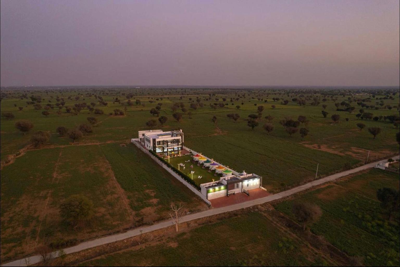 Iris Heaven'Z By Radha Rani Resort Jaipur Buitenkant foto